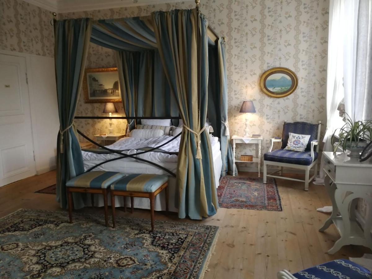 Naeaes Slott Guest House Floda  Exterior photo