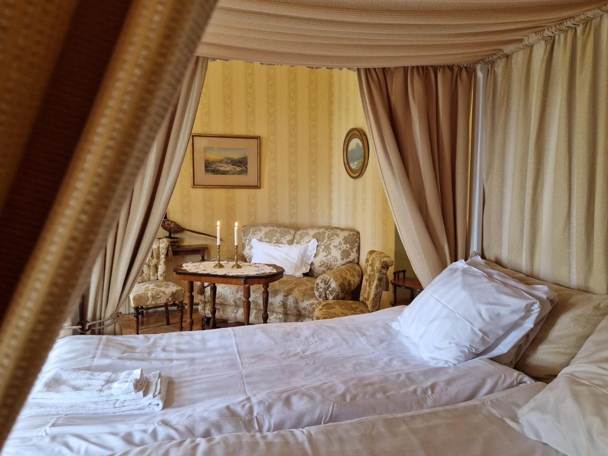 Naeaes Slott Guest House Floda  Exterior photo