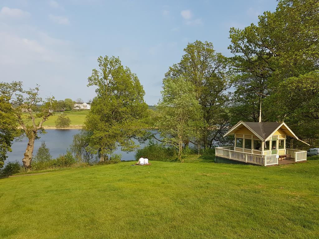 Naeaes Slott Guest House Floda  Exterior photo
